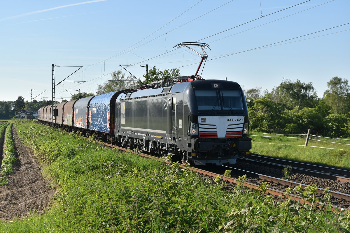 X4 4-623 mit Planenwagen bei Kaarst Broicherseite gen Neuss fahrend am 13.5.2019
