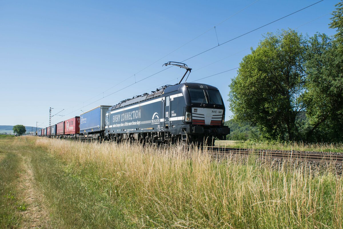 X4 E -647 gesehen mit einem Aufliegerzug am 15.06.2022 bei Himmelstadt
