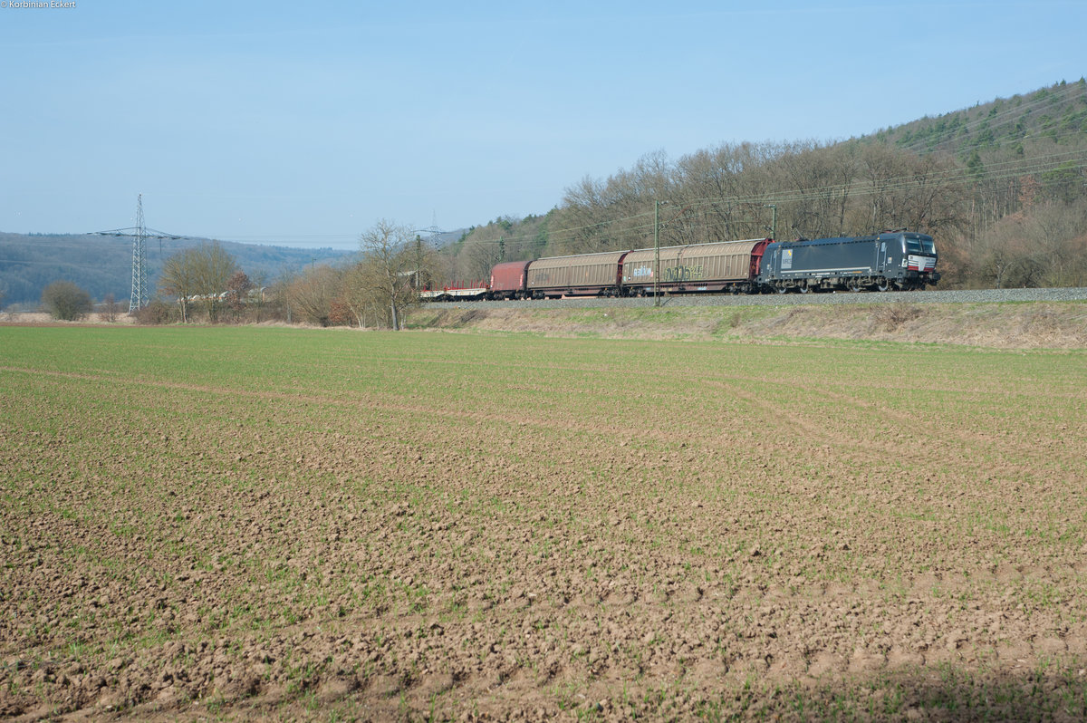 X4E-612 mit einem gemischten Güterzug Richtung Würzburg bei Harrbach, 16.03.2017