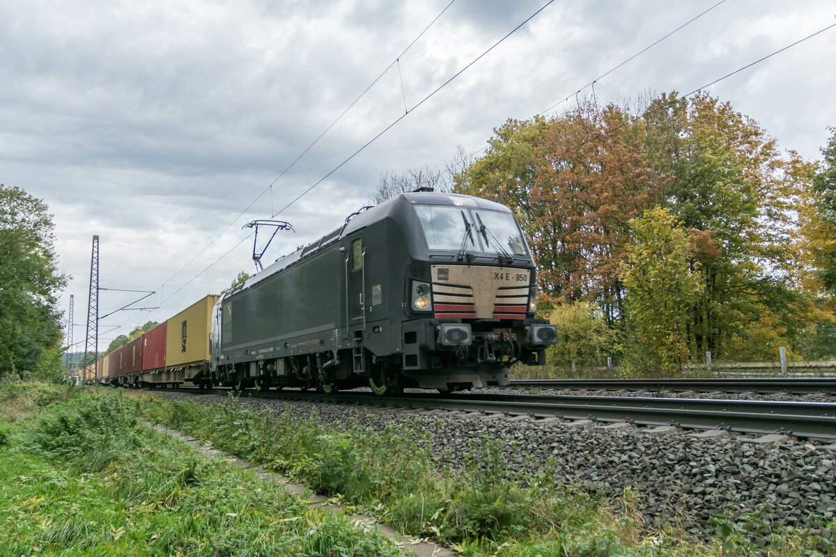 X4E -850 (193 850-5) mit einen Containerzug in Vollmerz am 20.10.2021