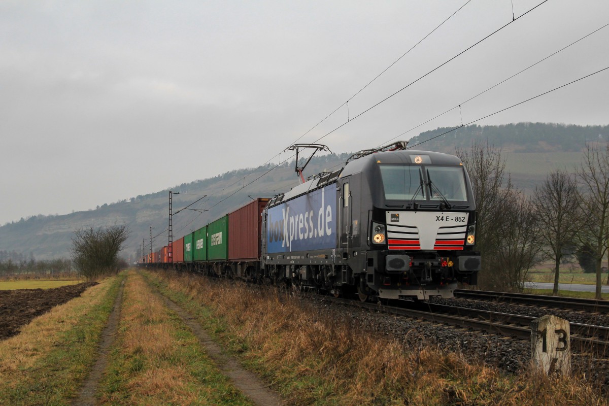 X4E - 852 mit einem Containerzug am 20. Februar 2014 bei Thüngersheim.