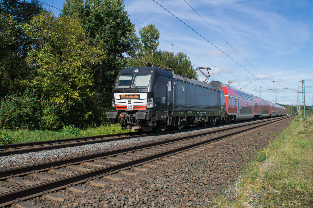 X4E -864 ist am 14.09.2023 als RE in Richtung Frankfurt/ bei Kerzell unterwegs.