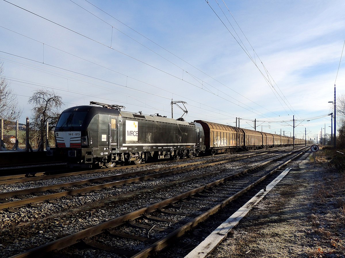X4E-873(MRCE) mit einem H*-Wagenzug bei Redl-Zipf in Richtung Salzburg; 161130