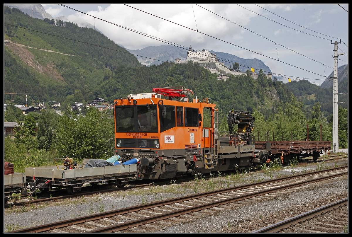 X630.575 abgestellt im Bahnhof Werfen am 12.06.2018.