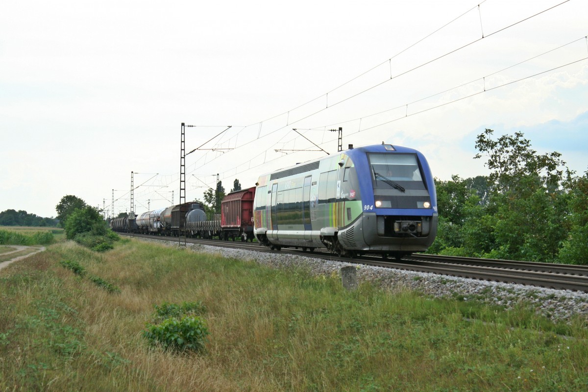 X73904 als IRE von Mulhouse-Ville nach Freiburg (Breisgau) Hbf am Nachmittag des 07.09.13 bei Hügelheim.