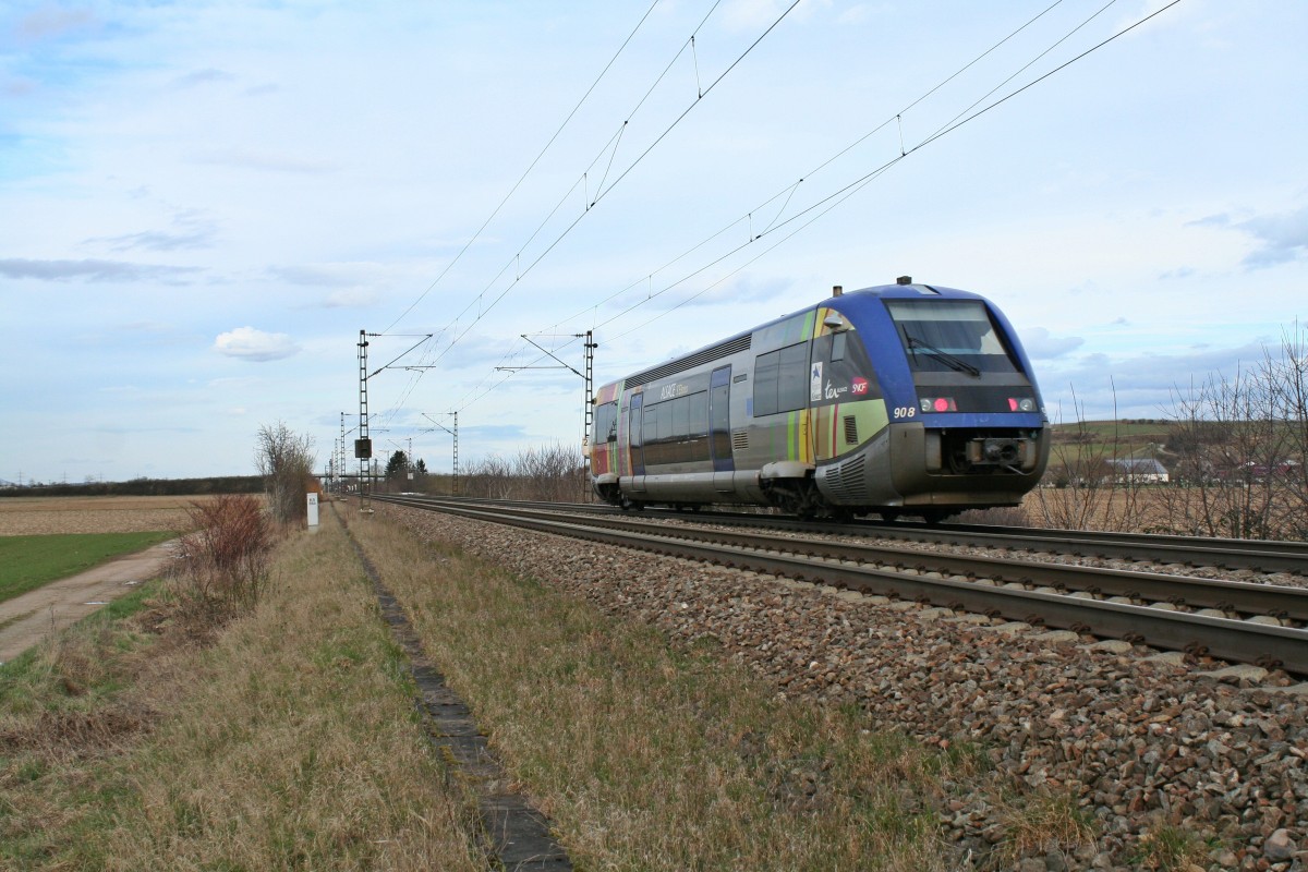 X73908 als IRE von Mulhouse-Ville nach Freiburg (Breisgau) Hbf am Nachmittag des 27.02.14 bei Hgelheim.