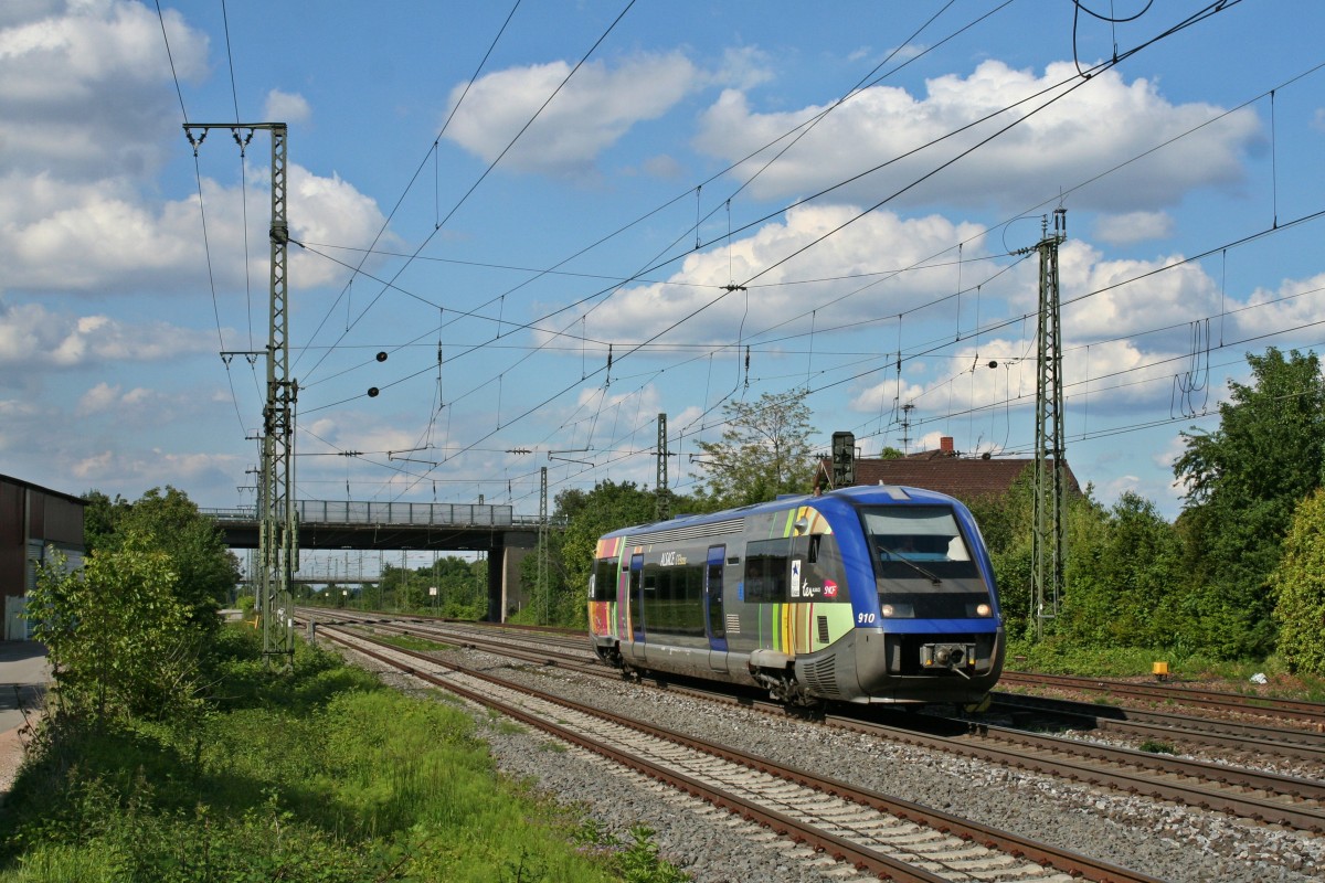 X73910 als IRE von Freiburg (Breisgau) Hbf nach Mulhouse-Ville am Nachmittag des 14.05.14 bei der Einfahrt in Mllheim (Baden).