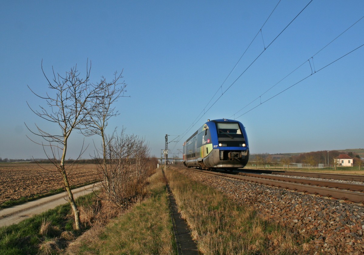 X73917 als IRE von Freiburg (Breisgau) Hbf nach Mulhouse-Ville am Nachmittag des 08.03.14 südlich von Hügelheim.
Grüße an den Lokführer!