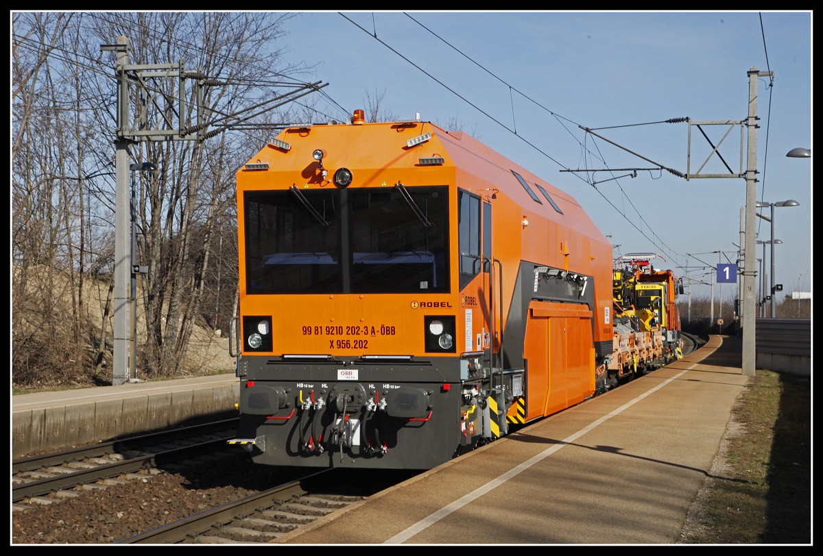 X956 202 in Lanzendorf - ranersdorf am 27.02.2019.