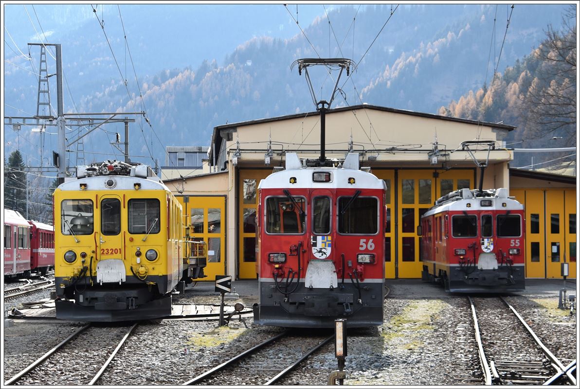 Xe 4/4 23201 Infrastruttura, ABe 4/4 III 56  Corviglia  und 55  Diavolezza  in Poschiavo. (24.11.2017)