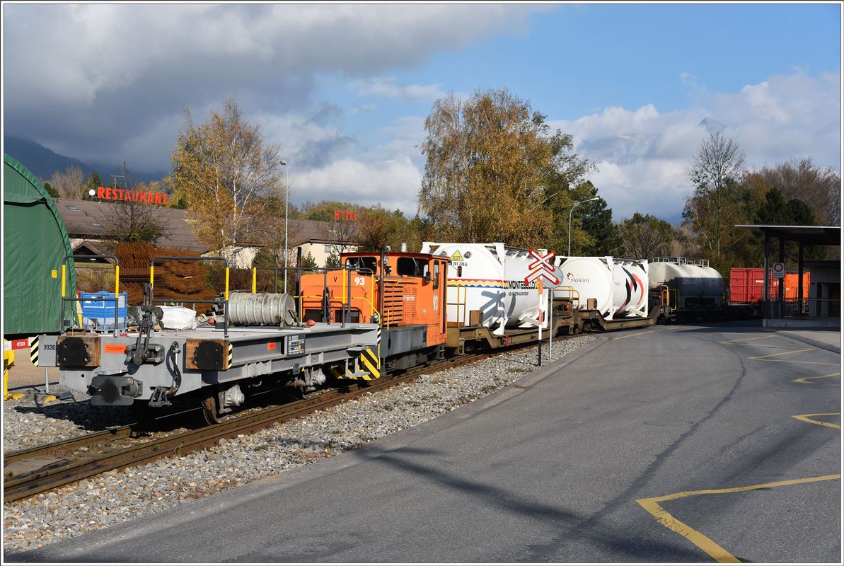 Xk99302, aus einem Mohrenkopf umgebauter neuer Kupplungswagen für den Rangier von schmal- und normalspurigen Wagen in Untervaz-Trimmis. (03.11.2016)