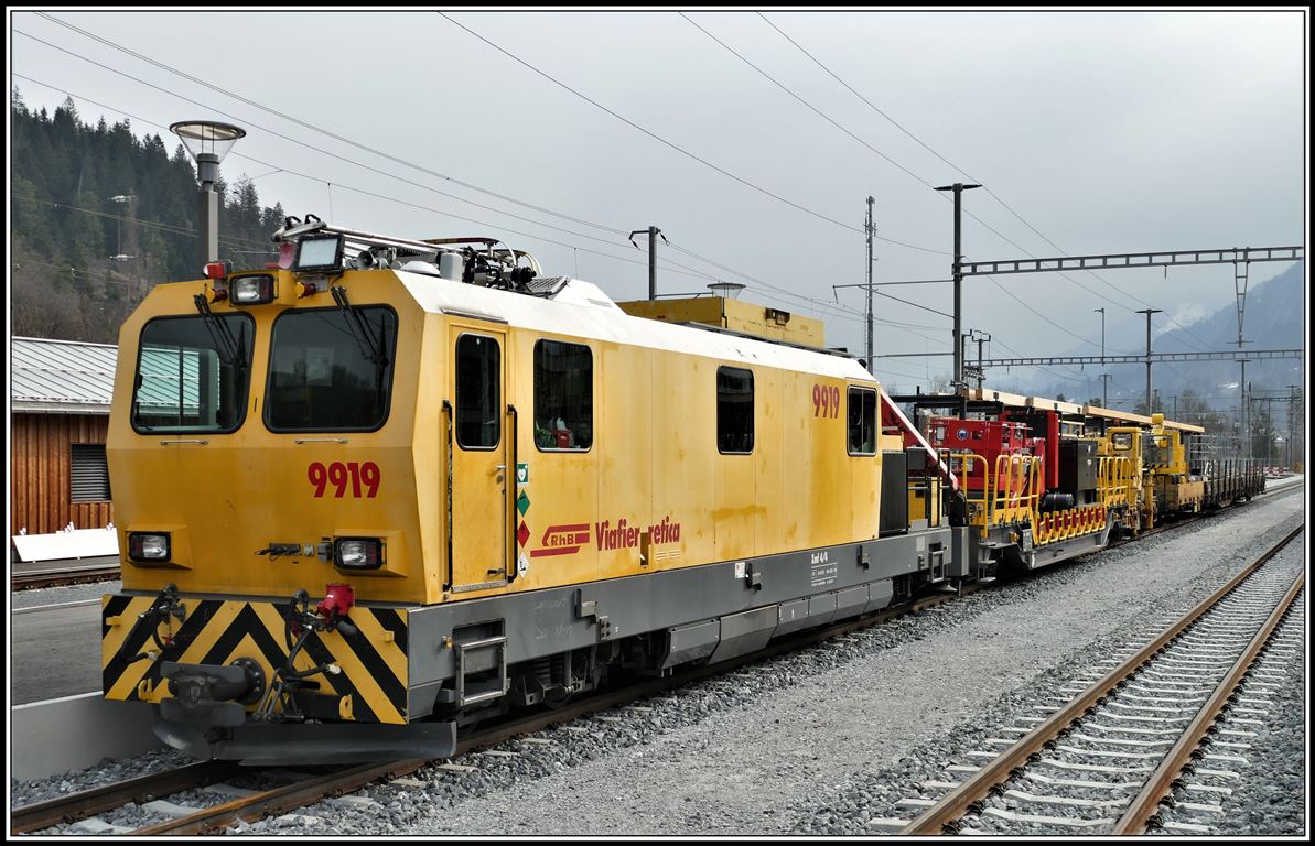 Xmf 4/4 9919 in Ilanz. (25.03.2019)