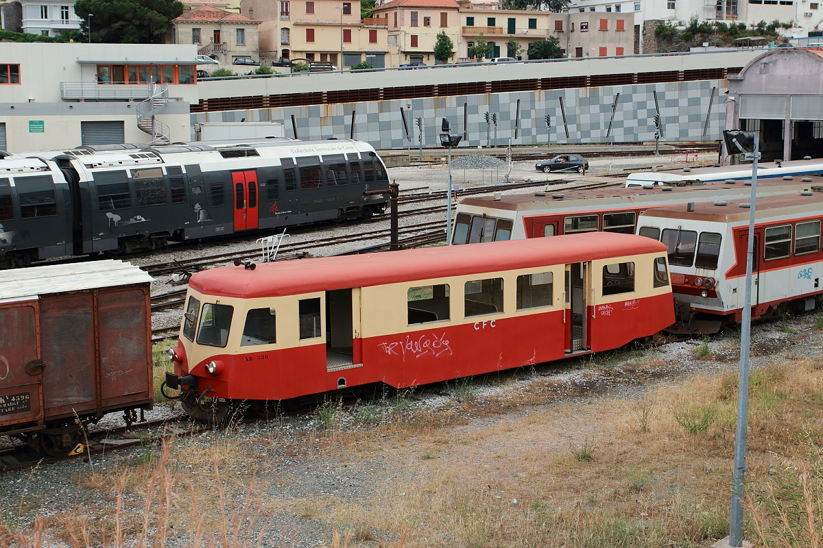 XRBD 526 (ex Billard-Tw der Serie A150D6 1947) abgestellt in Bastia am 15.06.2014