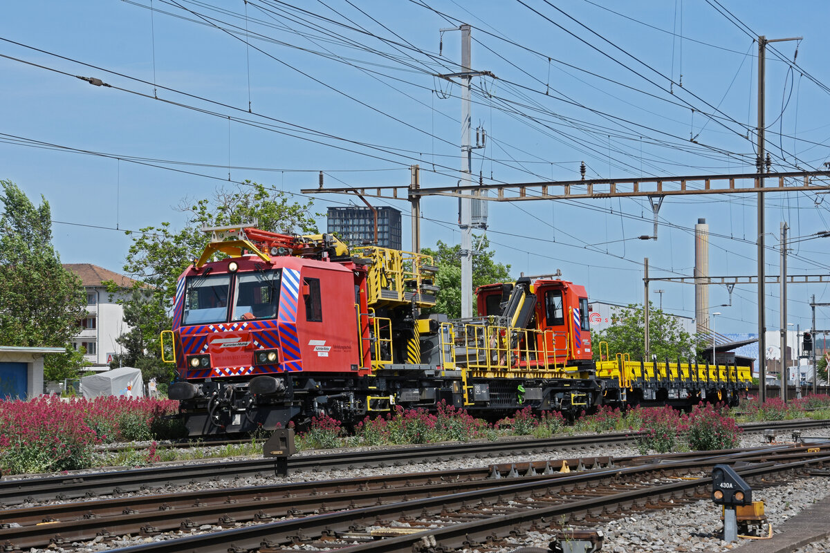 XTmas 99 85 9131 005-2 von Kummler und Matter durchfährt den Bahnhof Pratteln. Die Aufnahme stammt vom 20.05.2022.