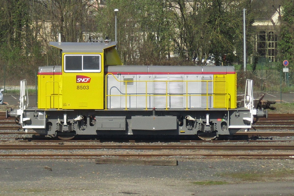 Y 8503 steht am 2 Juni 2014 in Dijon.