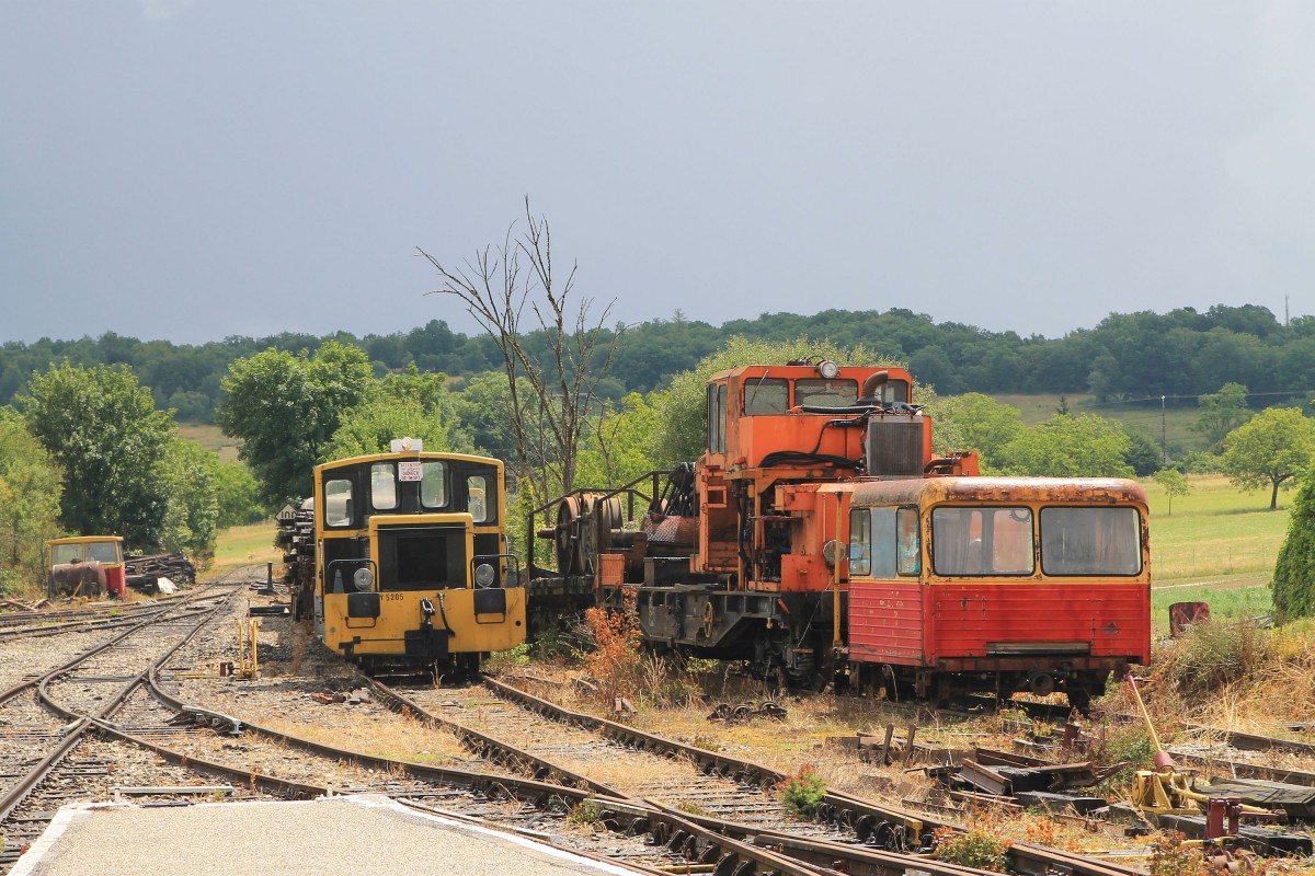 Y.5205 (ex-SNCF, 1961) der Chemin de fer touristique du Haut Quercy auf Bahnhof Martel am 29-6-2014.