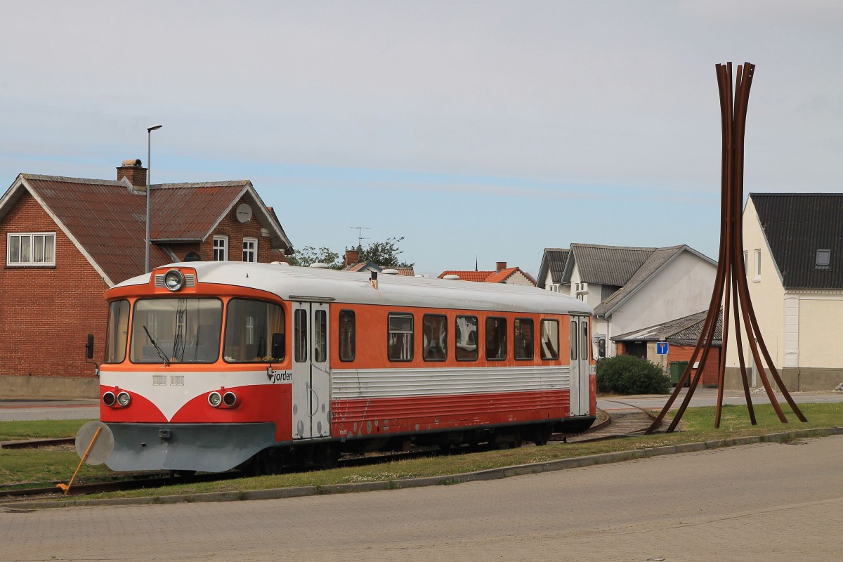 Ym 15  Fjorden  der Lemviger Bjergbanen auf Bahnhof Lemvig am 2-8-2015.