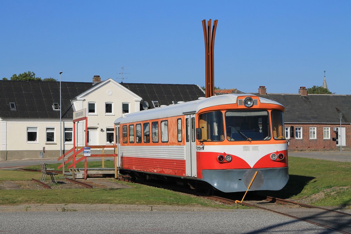 Ym 15  Fjorden  der Lemviger Bjergbanen auf Bahnhof Lemvig am 9-8-2015.