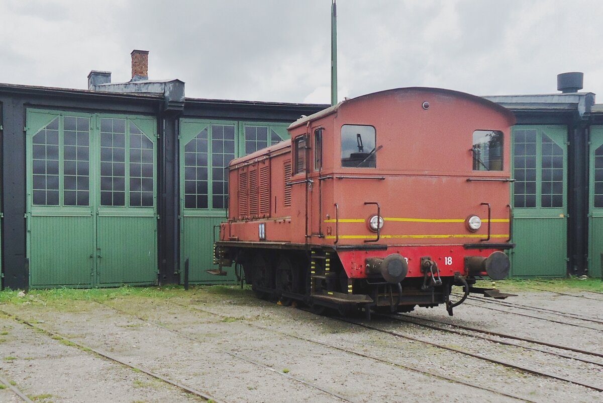 Z3-18 steht am 12 September 2015 vor der Lokschuppe ins EM Gävle.
