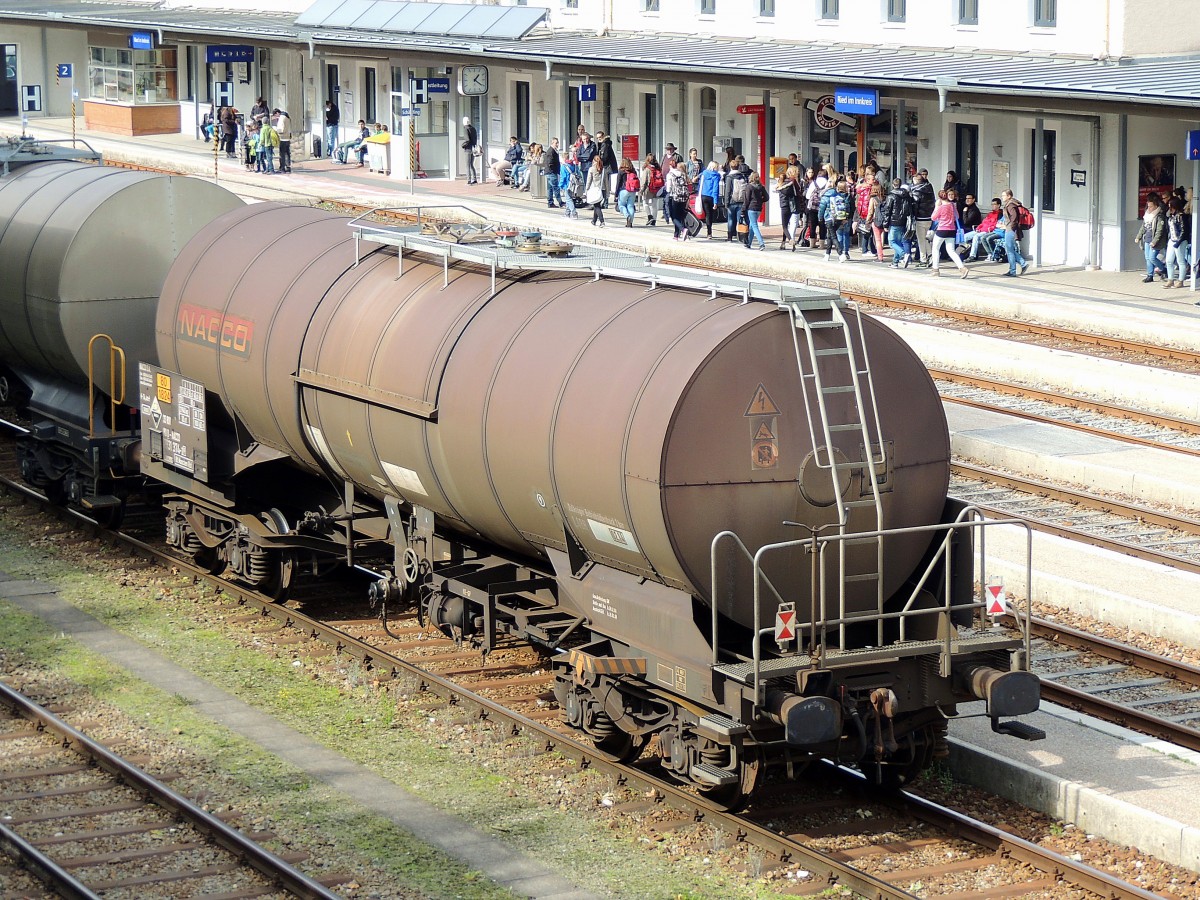 Zacens, 3380(D-NACCO)7931374-2, bildet bei GAG47850 den Zugschlu�, und wartet am Bhf. Ried auf die Weiterfahrt; 131004