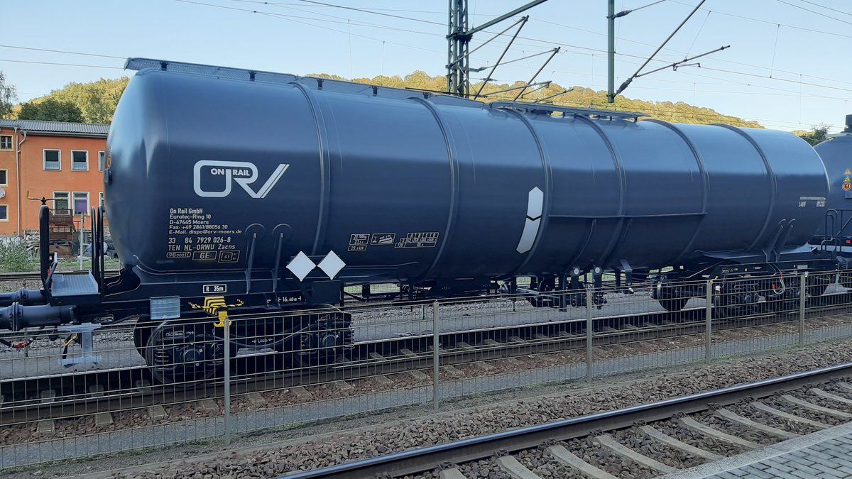 Zacns 33 84 7929 030-0 der ON Rail GmbH in einem nagelneuem 4 Tage altem Ganzzug. Aufgenommen am 07.10.2019 an Bad Schandau/Elbe.