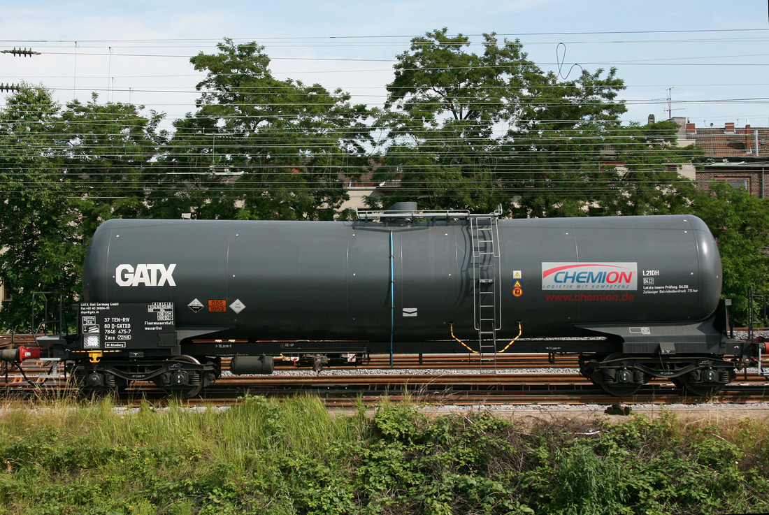 Zacs der GATX Rail Germany GmbH, vermietet an die Chemion Logistik Gmbh.
Abgelichtet im Bereich des Güterbahnhofs Köln-Kalk Nord am 17. Juni 2009.