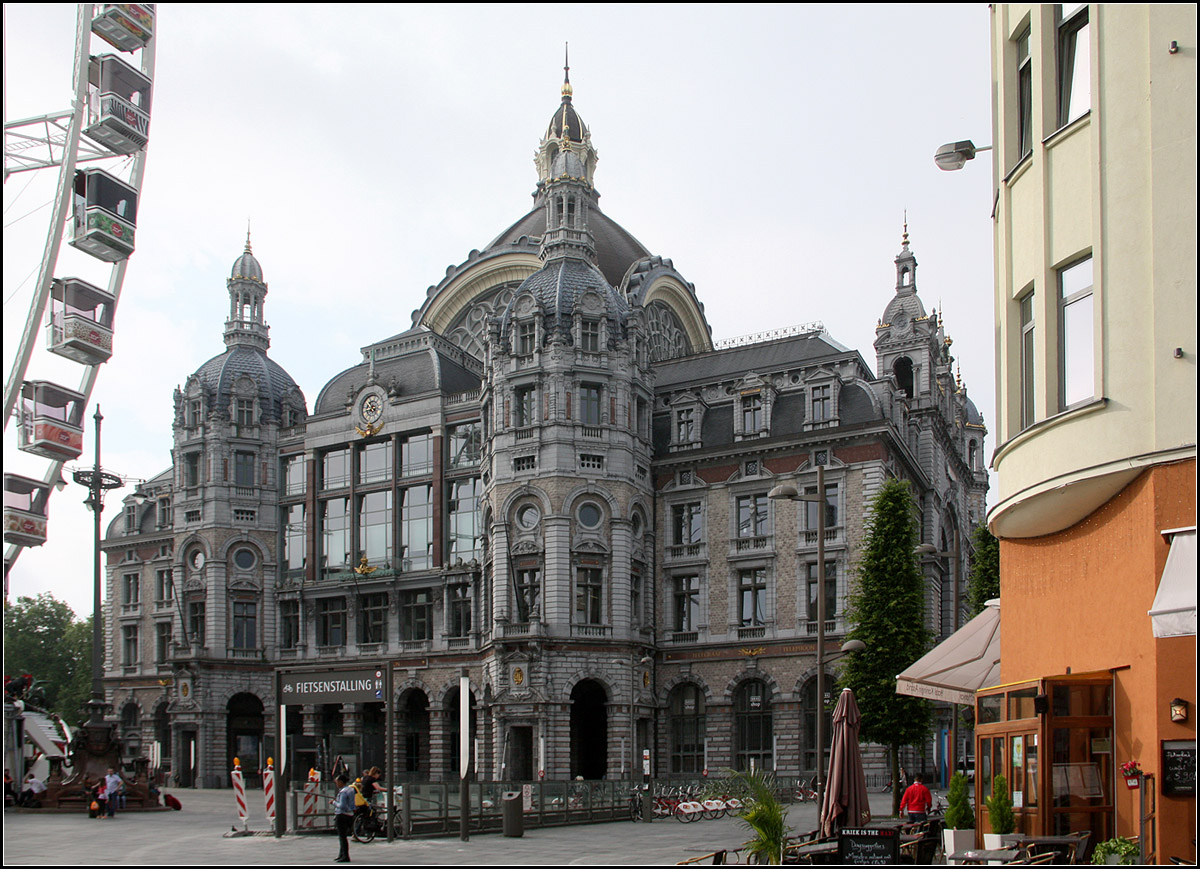 Zählt zu den schönsten der Welt -

Der Bahnhof Antwerpen Centraal.

24.06.2016 (M)