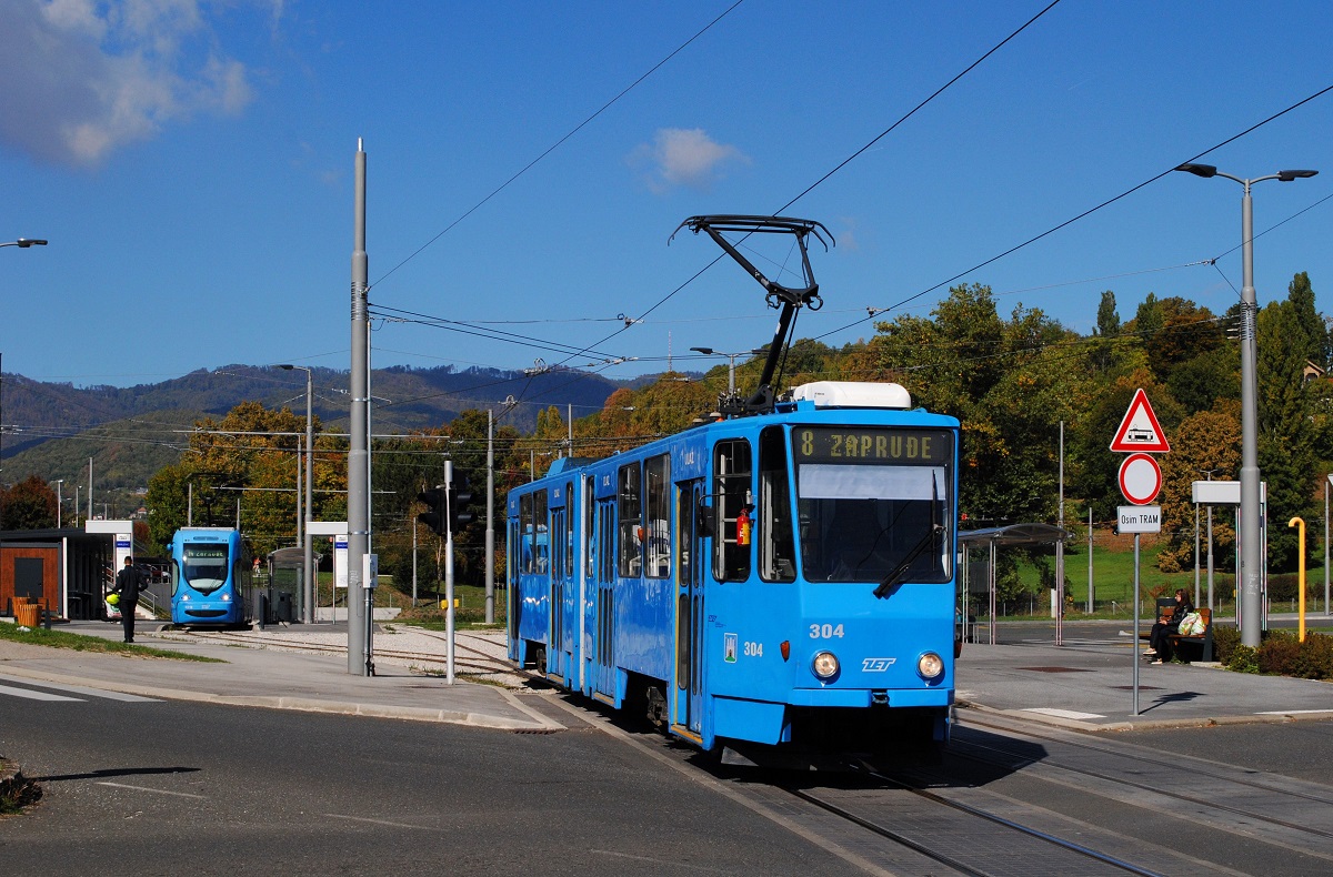 Zagreb: KT4YU 304 im Einsatz auf der nur werktags betriebenen Linie 8 nach Zaprude bei der Ausfahrt aus der Zwischenendstelle Mihaljevac. (13.10.2026)