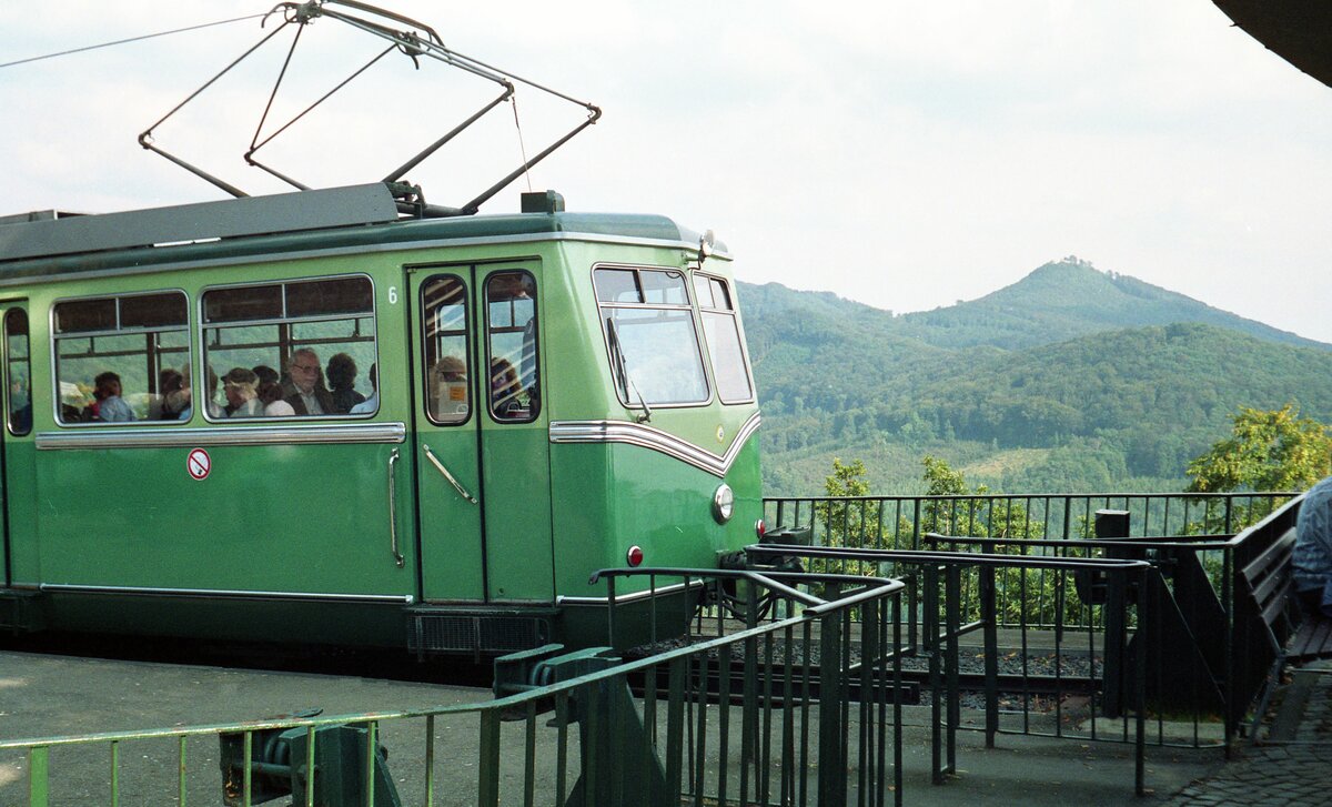 Zahnradbahn Drachenfels__Tw 6 in der Bergstation.__26-09-1987