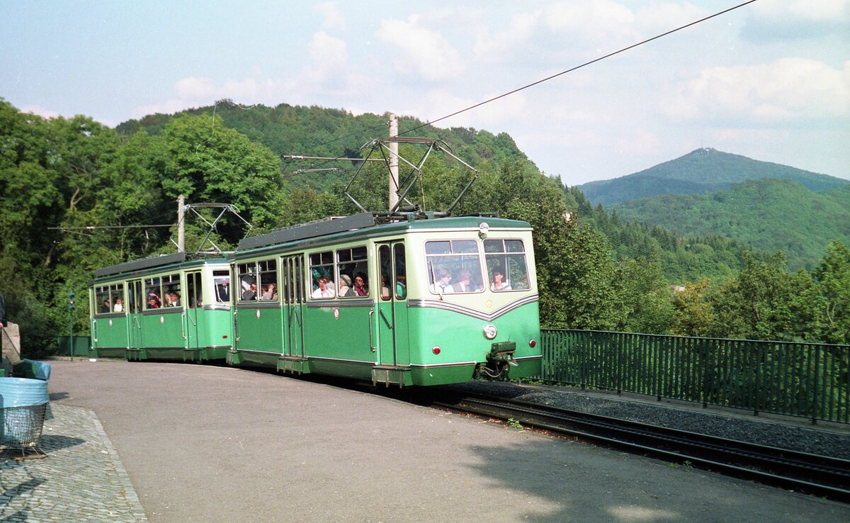 Zahnradbahn Drachenfels__Tw-Zug in der Bergstation.__26-09-1987