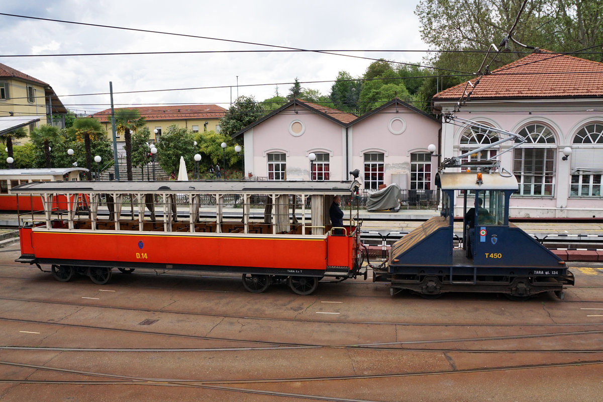 Zahnradbahn Sassi - Superga in Turin.
Impressionen vom 26. April 2019.
Für Bahnfotografen ist diese Bahn leider nur schlecht zugänglich.
Bild durch einen Zaun. Standort öffentliches Trottoir.
Diese interessante Aufnahme leider nur möglich mit Weitwinkelobjektiv.
Foto: Walter Ruetsch