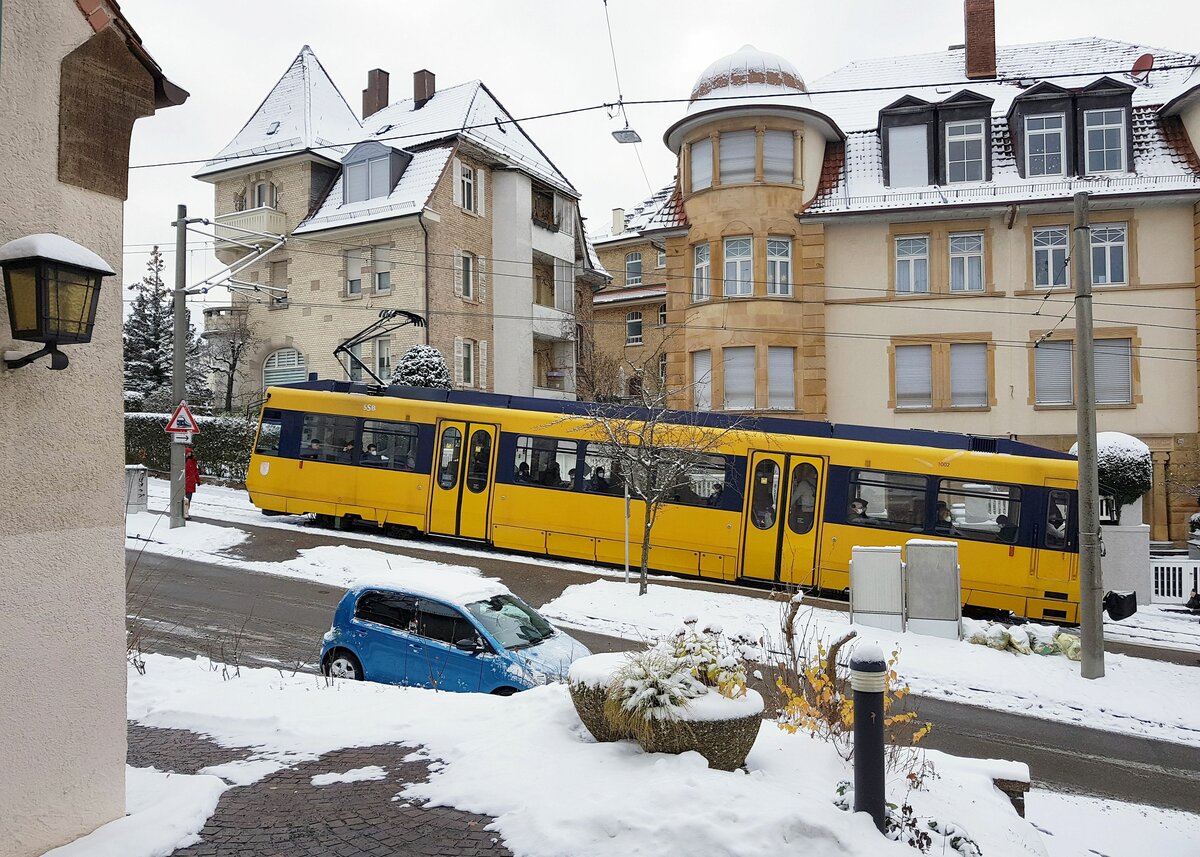 Zahnradbahn Stuttgart; 16-12-2022. ZT4.1,Tw 1002 an der Haltestelle 'Haigst'. Vielleicht seine letzte Begegnung mit Schnee . . . ?