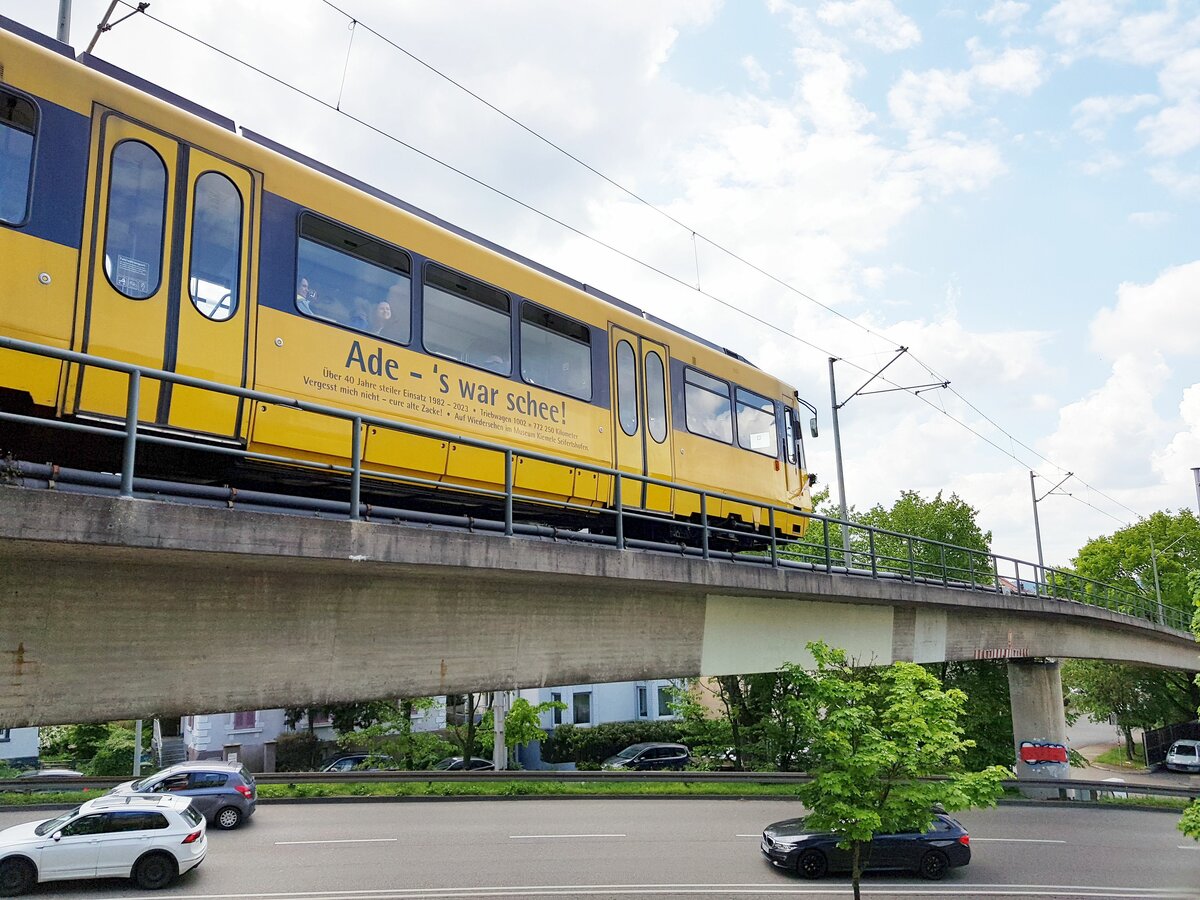 Zahnradbahn Stuttgart__ZT 4.1 Nr. 1002 am letzten Tag im Fahrgastbetrieb auf dere Brücke über die Obere Weinsteige.__14-05-2023