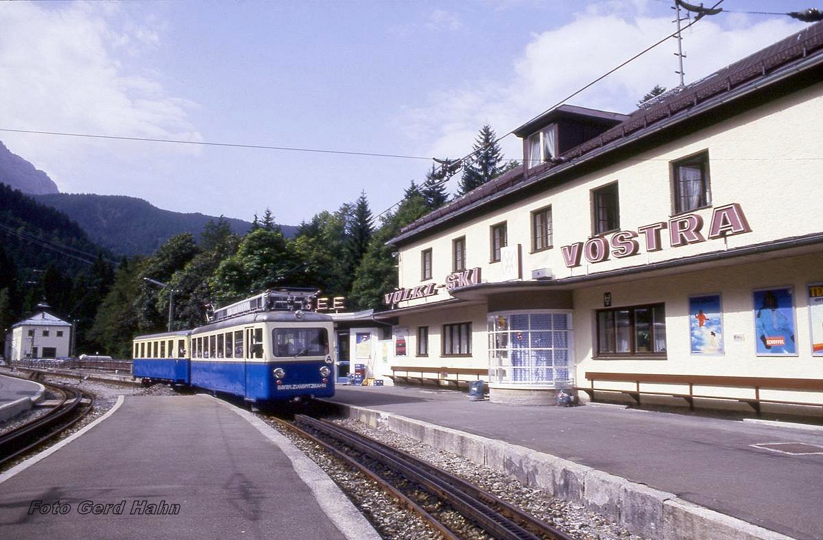 Zahnradbahn Triebwagen der Zugspitzbahn im Bahnhof Eibsee am 12.09.1987.
