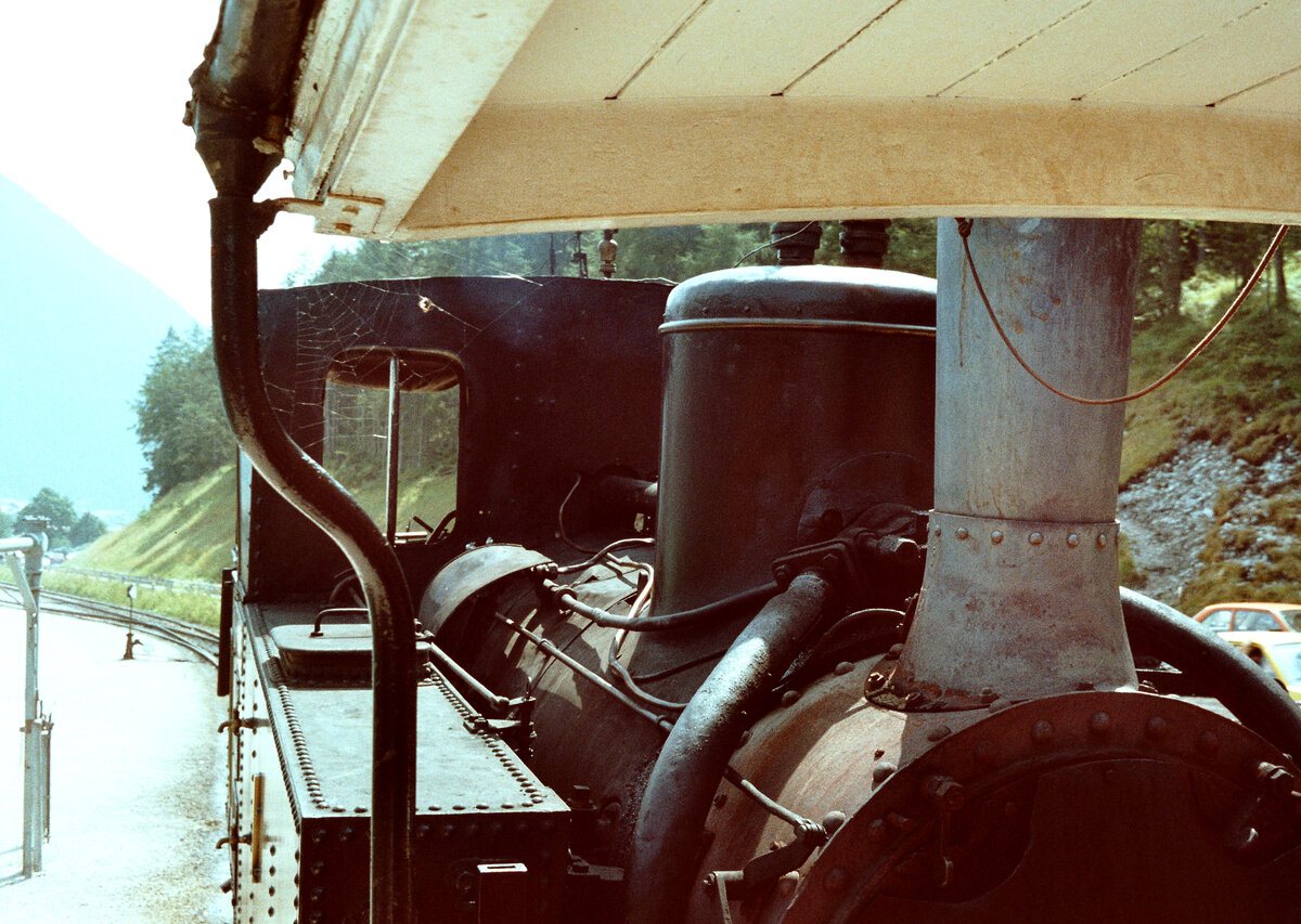 Zahnraddampflok der Achenseebahn aus der Erstausstattung der Bahn von 1889, Station Seebahnhof Achensee (Österreich 1983)