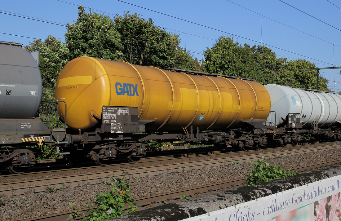 Zans der GATX Rail Germany GmbH auf der KBS 400 in Bielefeld.
Aufgenommen am 2. Oktober 2013.