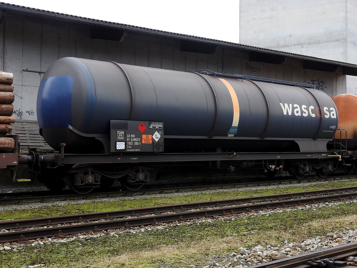 Zas 31 81(A-WASCO)7853 205-1, Heimatbhf.Zwettl; steht in Ried nach seiner Entleerung zum Abtransport mit GZ75855 bereit; 161125