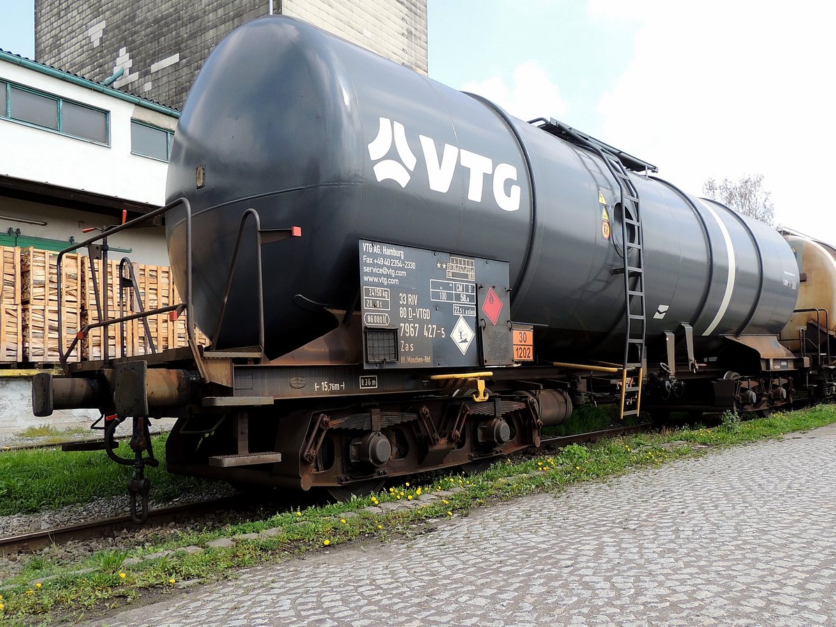 Zas 3380(D-VTGD)7967427-5, lt. Gefahrenguttafel(30-1202 Diesel-Heizöl)steht am Bhf. Ried zur Entladung bereit; 160410