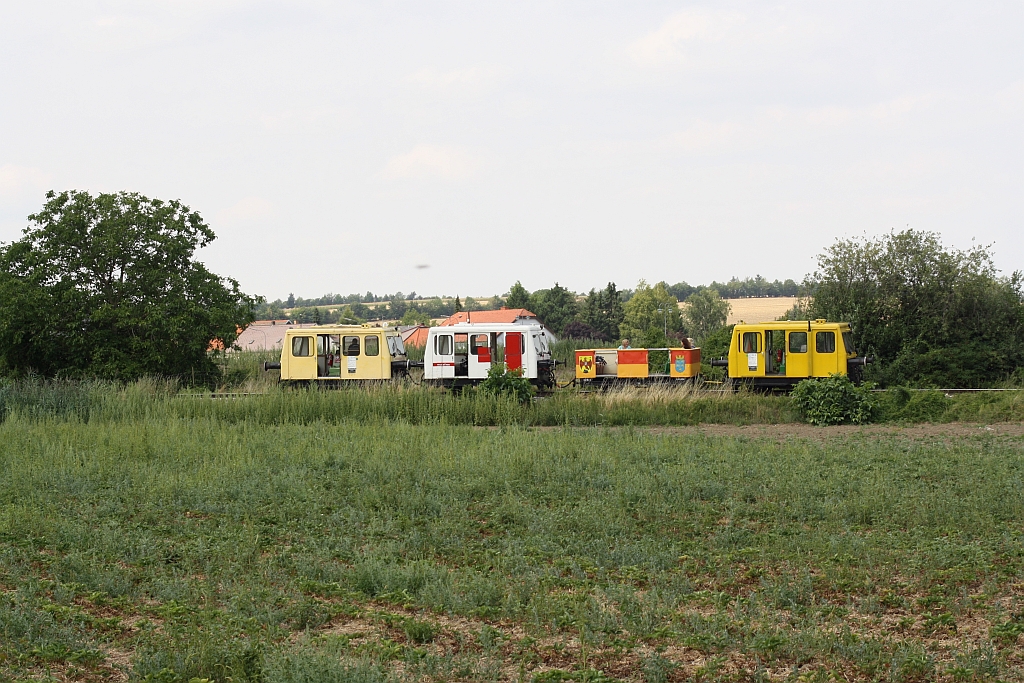 Zayataler Schienentaxi, bestehend aus VSS X626.144, X501.6113, X501.0002 und NLB X626.192 (v.L.n.R.), am 16.August 2015 bei Mistelbach.