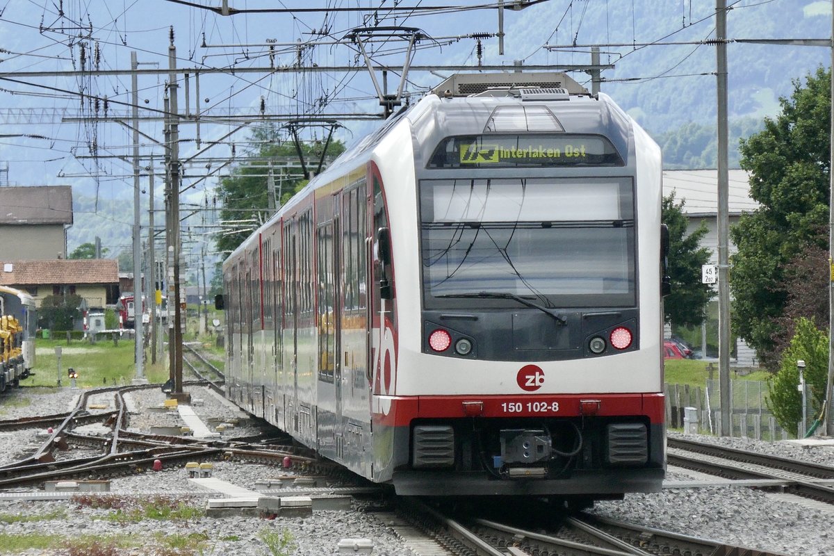 ZB Adler ABeh 150 102 verlässt am 24.5.20 den Bahnhof Meiringen wieder