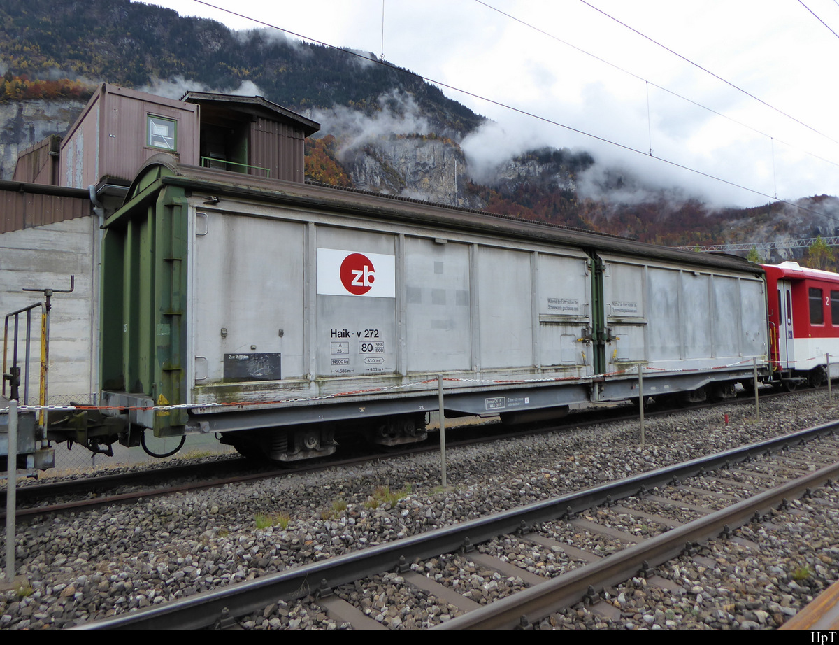 zb - Güterwagen Haik-v 272 abgestellt in Meiringen am 24.10.2020