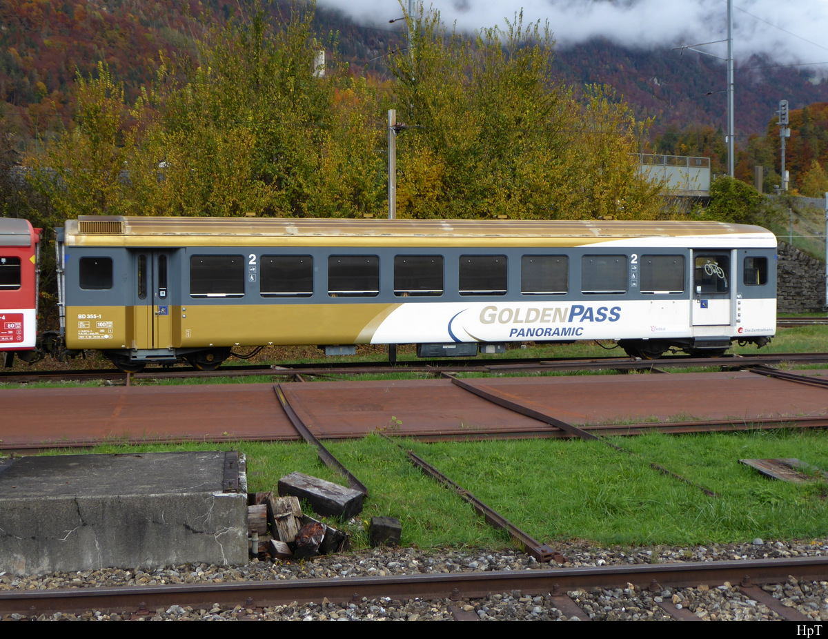 zb - Personenwagen mit Gepäckabteil  BD 355 abgestellt in Interlaken Ost am 24.10.2020