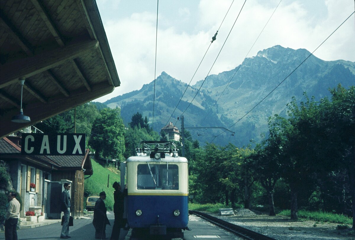 Zb Rochers-de-Naye_Ausweichbhf.Caux. Der Gipfel ist schon näher gerückt__04-09-1976