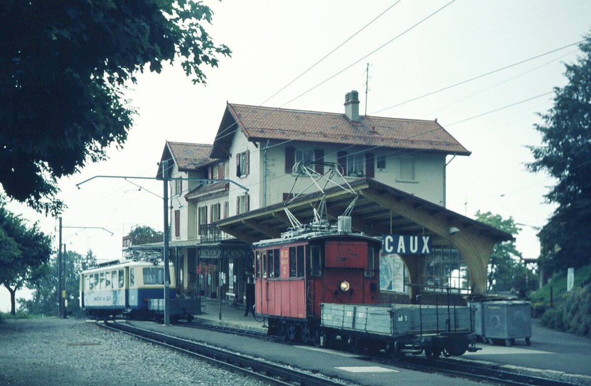 Zb Rochers-de-Naye_'GmP' und reiner G-Zug (Arbeitszug) mit Lok 2 (Bj. 1909) im Ausweichbhf.  Caux. 
