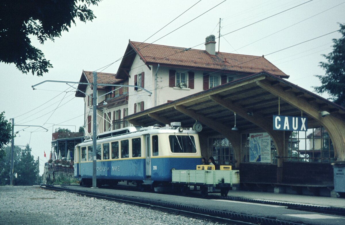 Zb Rochers-de-Naye_Tw 206 (SLM 1947 +2000) hat die  Getränkekisten schon bis Caux gebracht...04-09-1976