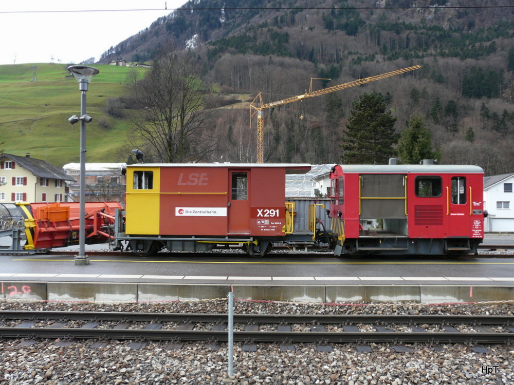 ZB - X 291 und Tm 2/2 101 abgestellt in Dallenwil am 03.01.2014