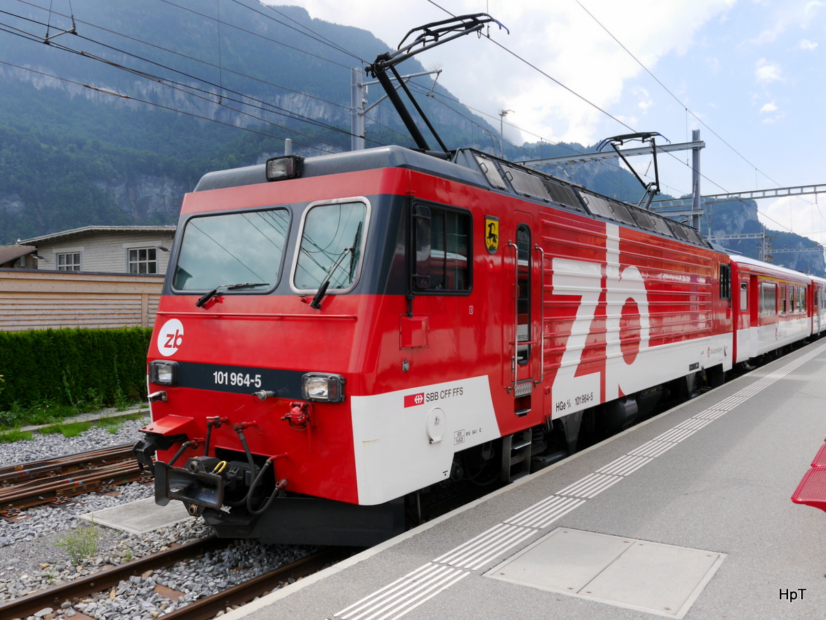 ZB - Zahnradlok HGe 4/4 101 964-5 am Schluss eines  Reserve Pendelzuges im Bahnhof von Meiringen am 04.08.2017