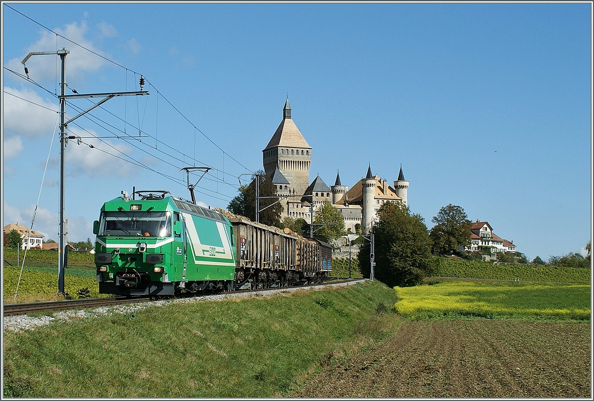 Zeit für die  1200px Version : Ge 4/4 mit ihrem Güterzug Richtung Morges beim Château de Vufflens
13. Okt. 2009