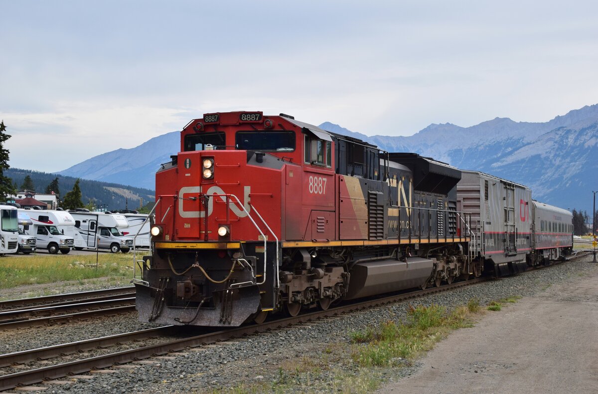 Zeitlich nach dem Güterzug zog nun auch 8887 mit dem Messzug vor um gleich Richtung Kamloops abzufahren.

Jasper 19.08.2022