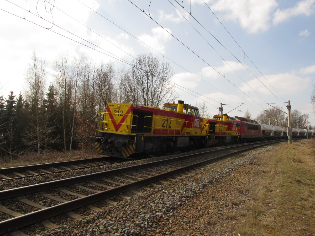 Zementleerzug mit 275 - Doppel und 155 230 der MEG, gesehen in Neumark\V. am 28.03.2015.